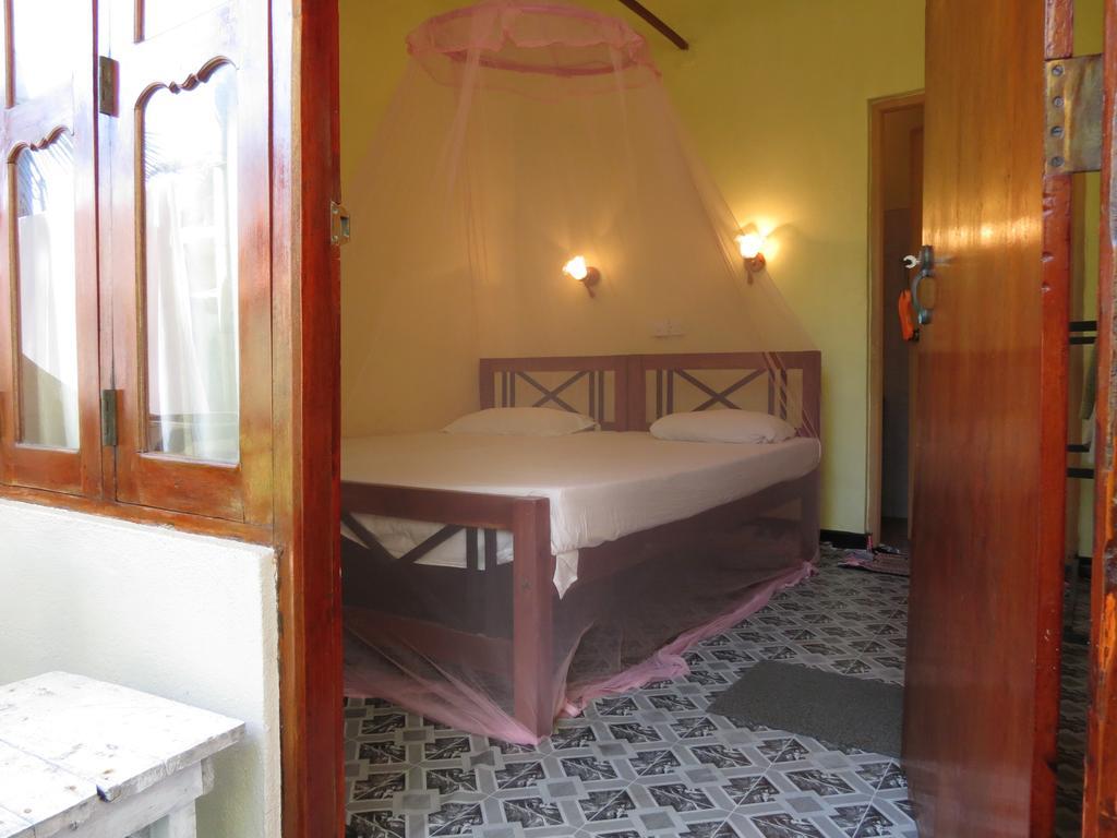 Why Not Guest House ฮิกคาดูวา ห้อง รูปภาพ